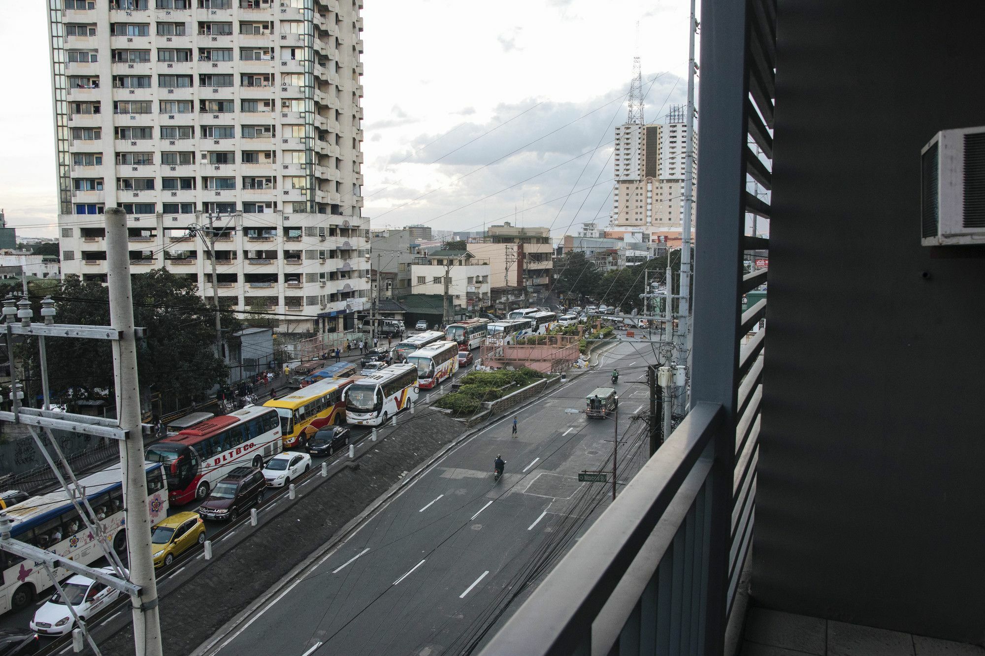 Reddoorz Plus @ Buendia Ave Makati Makati City Extérieur photo